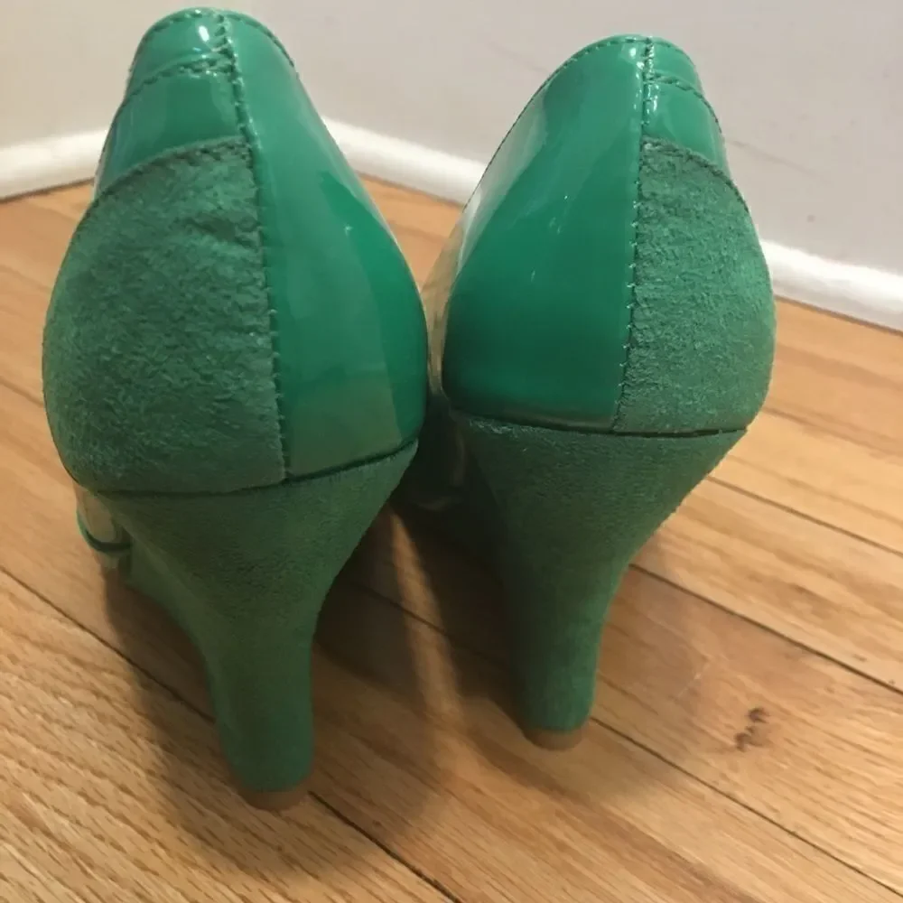 Charlotte Russe green faux suede patent NEW Shoes NIB holiday Christmas festive